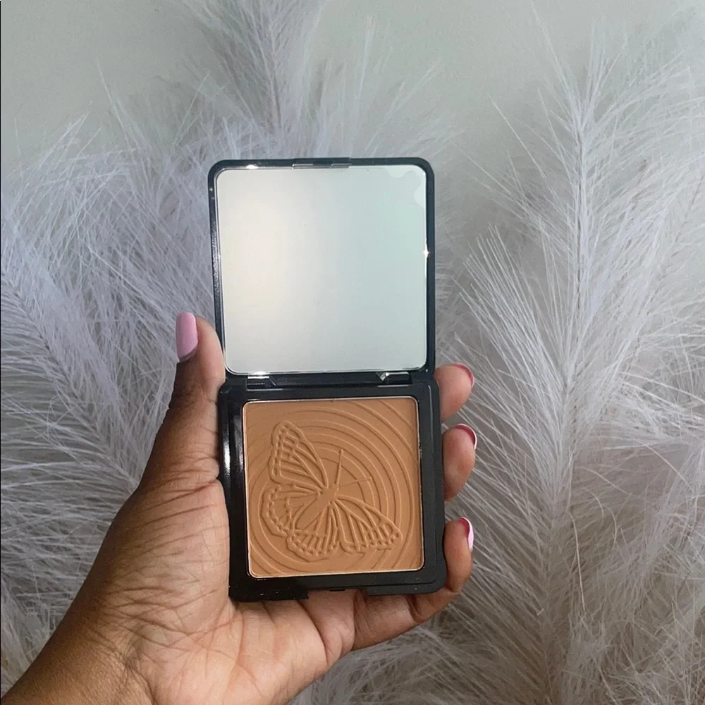 What’s up Beauty || Wind Dancer Pressed Setting Powder - Picture 3 of 4